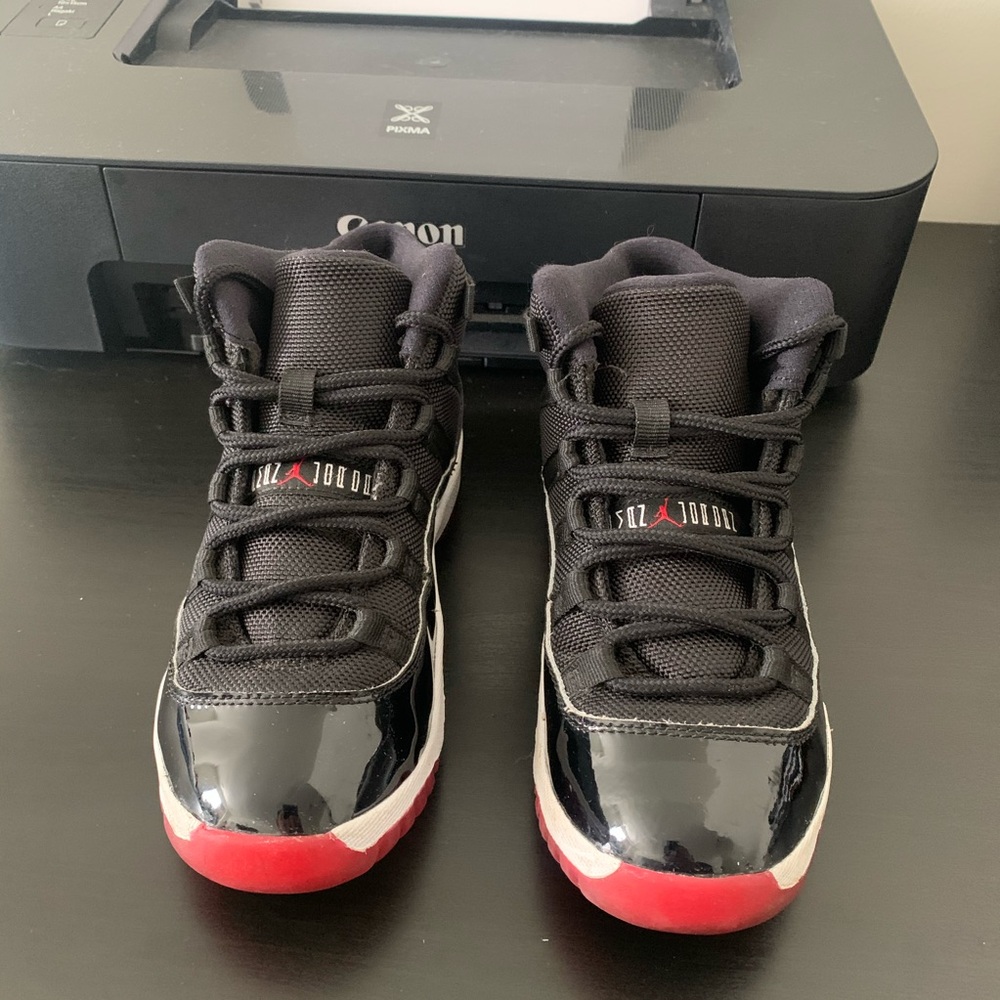 Nike Air Jordan 11 Retro GS Bred Sneaker Size 1.5Y